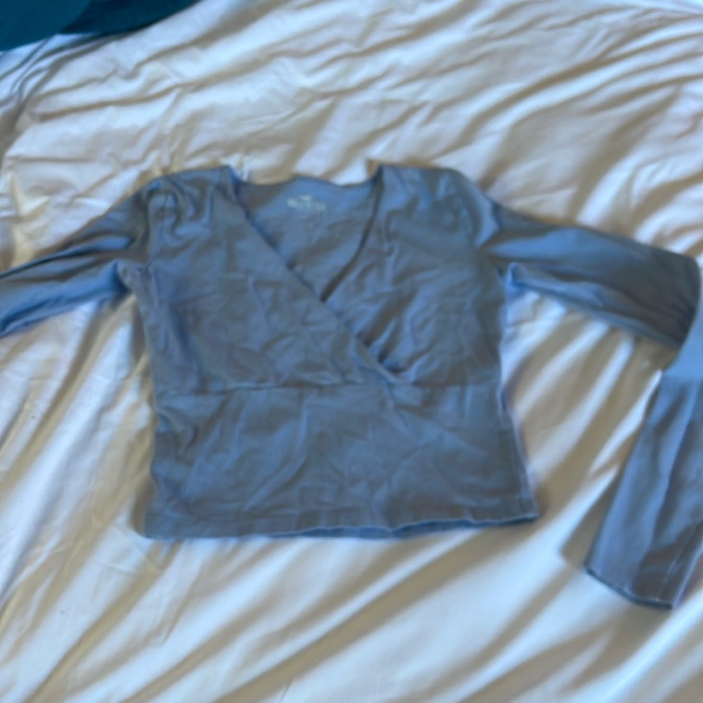 Size small Hollister v neck baby tee